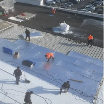 rex-leroy-merlin-isolation-light-roof-chaleur-au-travail